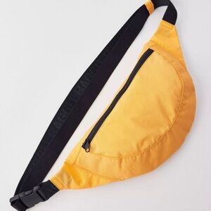 NWT BAGGU Crescent Fanny Pack in Mango